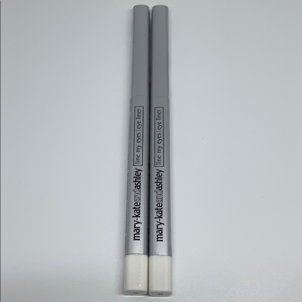 2 Mary-Kate & Ashley White Eyeliners 674 New Liner